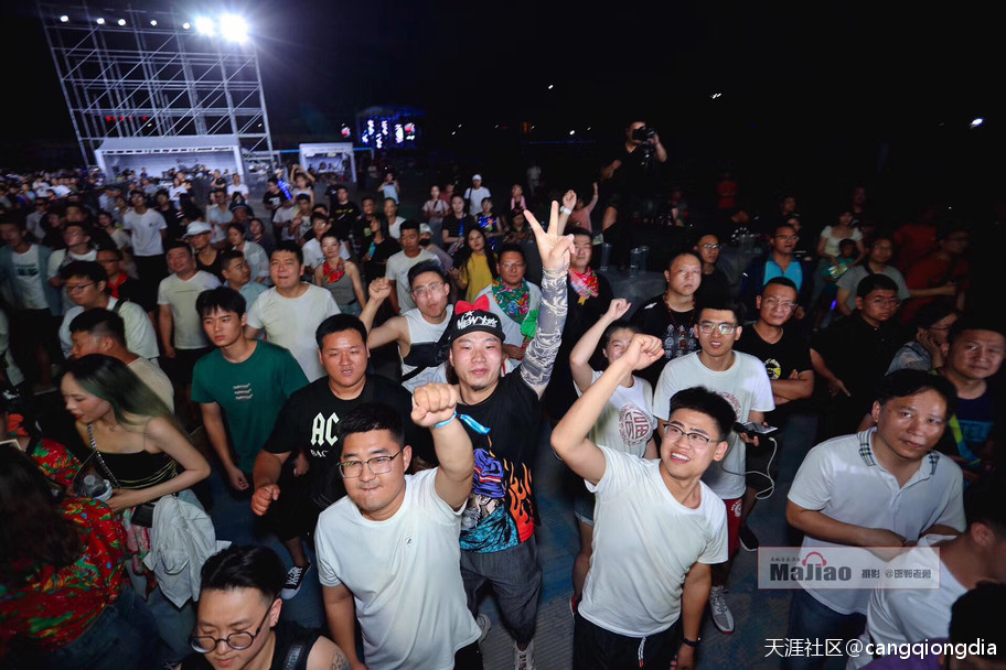 2019年飞青春麻椒音乐节首日告捷，数千乐迷与“外星人”疯狂共舞-第2张图片-太平洋在线下载