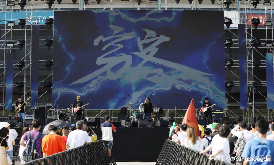 2019年飞青春麻椒音乐节首日告捷，数千乐迷与“外星人”疯狂共舞-第3张图片-太平洋在线下载