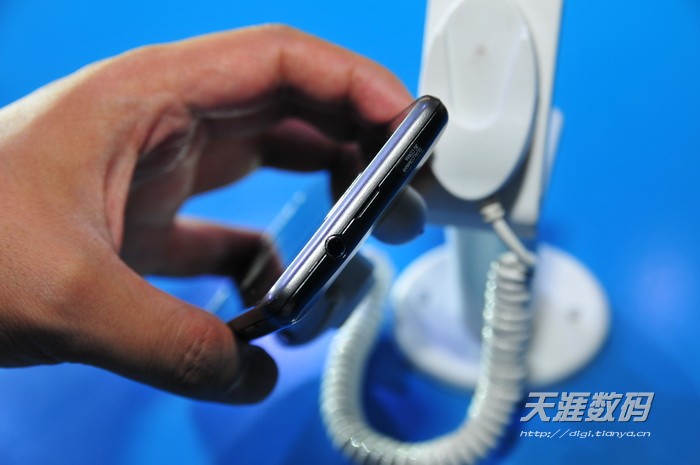 华为wp智能手机:三星发布中国市场首款WP智能手机Omnia M-第15张图片-太平洋在线下载