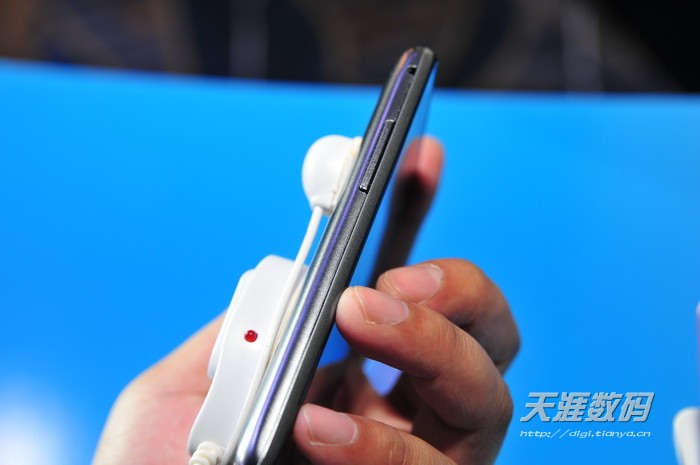 华为wp智能手机:三星发布中国市场首款WP智能手机Omnia M-第19张图片-太平洋在线下载
