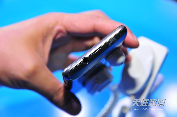华为wp智能手机:三星发布中国市场首款WP智能手机Omnia M-第25张图片-太平洋在线下载
