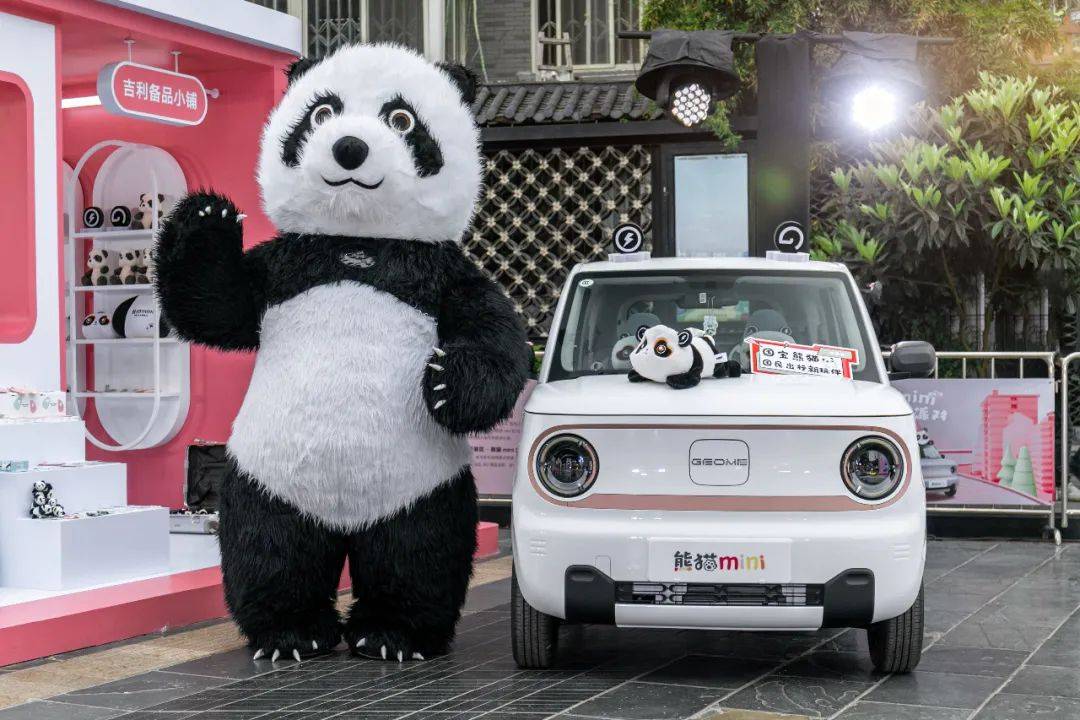 熊猫手机:原创
                上市首月订单超2.5万辆，吉利熊猫mini释放“顶流”吸引力
