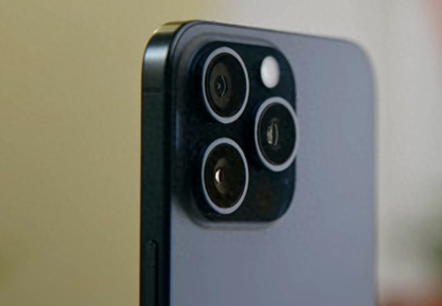 苹果12黑色标准版手机苹果12黑色用久了边框变蓝色-第2张图片-太平洋在线下载