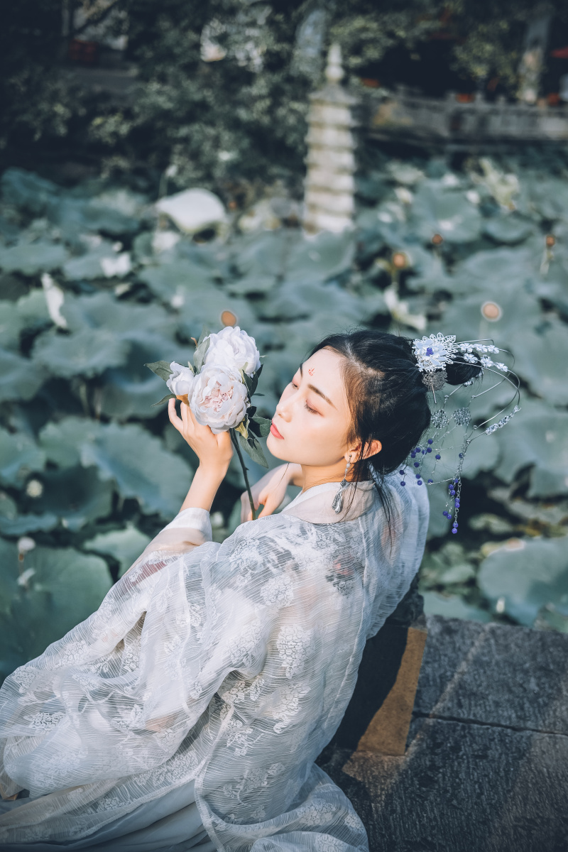 拈花手机移动网版(拈花娱乐新闻手机移动网)